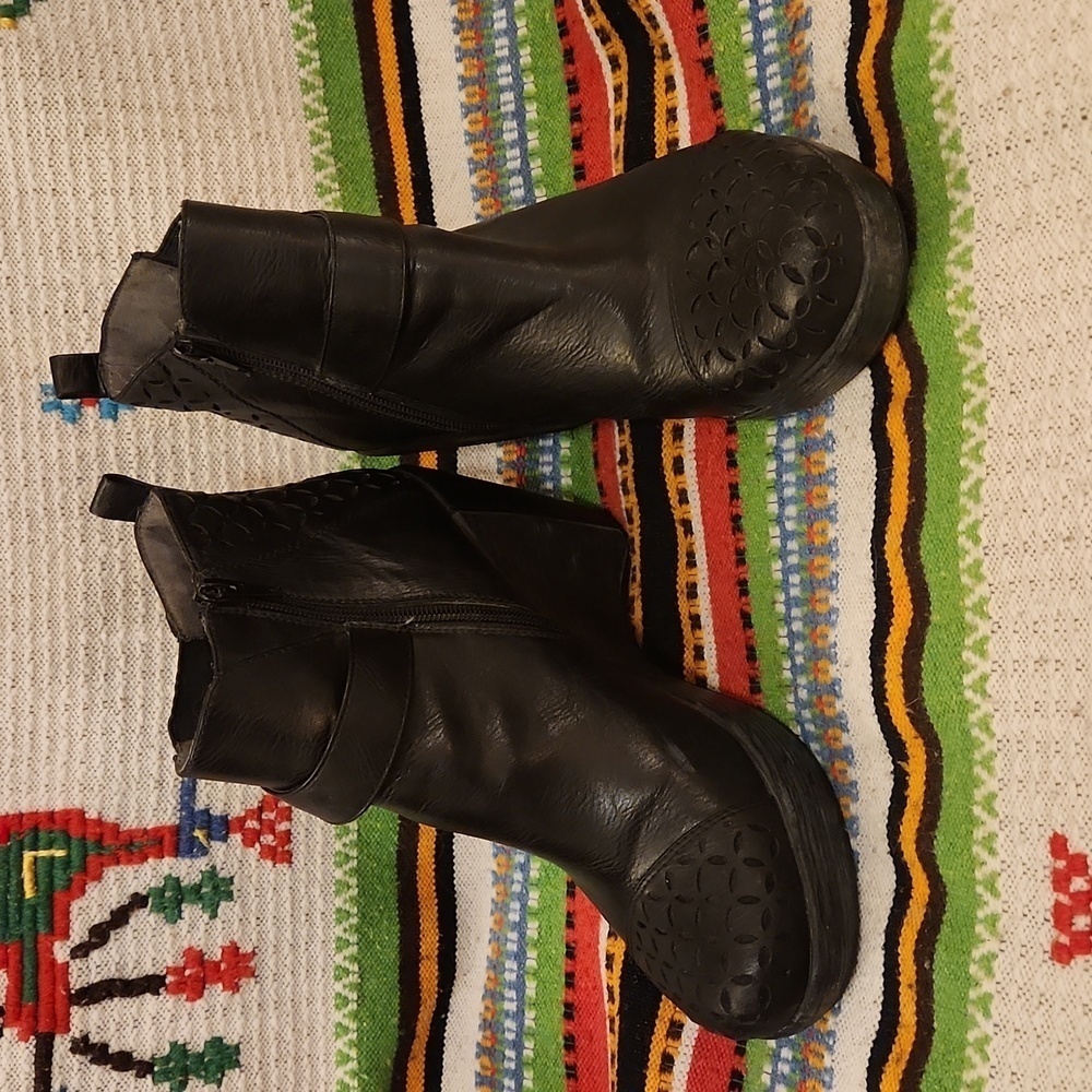 JBU Amberia Black Vegan Leather Platform Booties GUC W 9.5